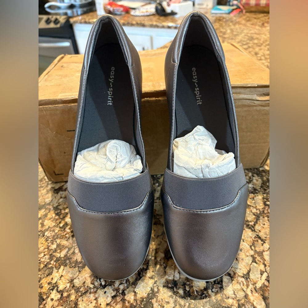 Easy Spirit flat shoes